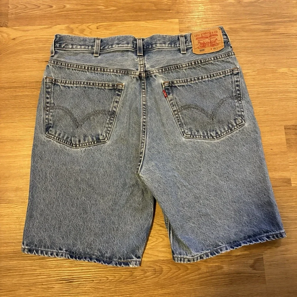 Vintage Levi's 505 Jean Shorts Men's 38 Blue Denim Light Wash Regular‎ Jorts Y2K